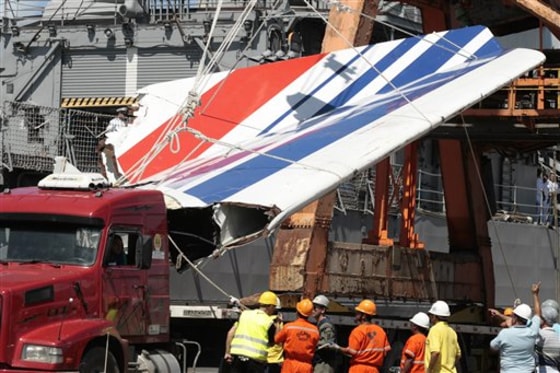 This June 14, 2009, photo shows workers unloading debris of the crashed Air France&nbsp;jet from a Brazilian navy frigate in the port of Recife, northeast Brazil. 